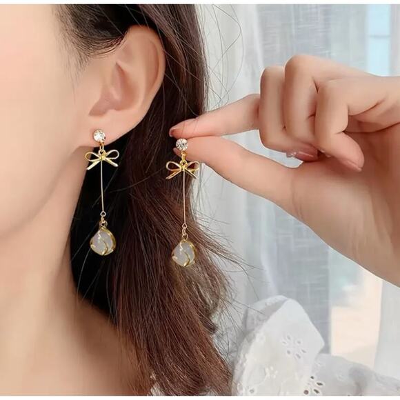 NEW - Vintage style bowknot dangle drop earrings, coquette bow earrings - Picture 3 of 3